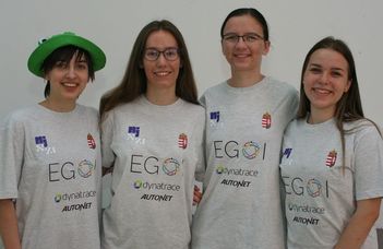 A SEK-en versenyeztek az ország legjobb középiskolás programozó lányai